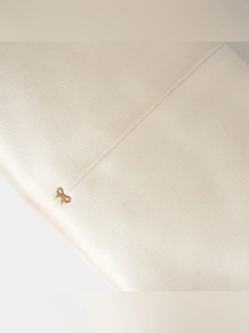 Anya Hindmarch Bow Clutch in Ivory Satin